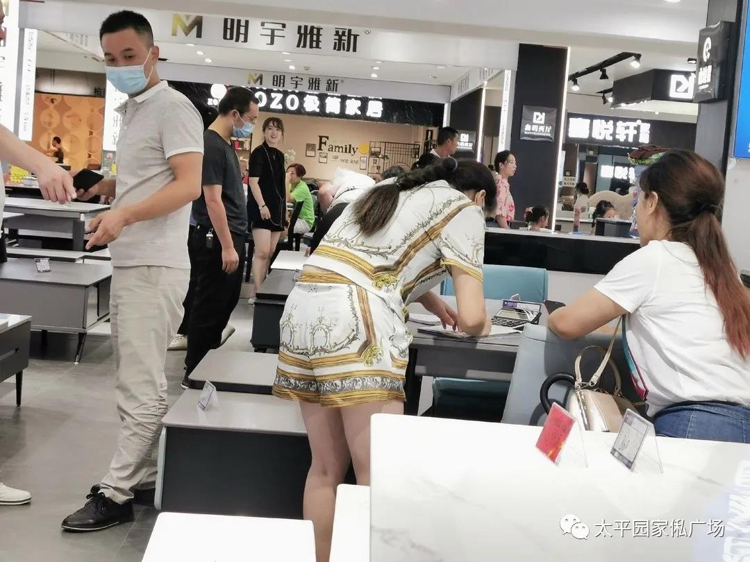 现场热销，开单不停.jpg